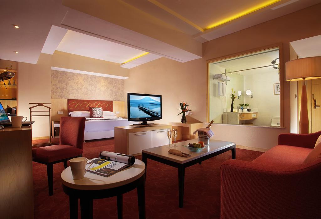 Puxi New Century Hotel שנגחאי מראה חיצוני תמונה